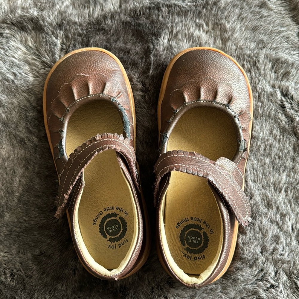 Play condition Livie & Luca size 13. They have blemishes on the ruffles & straps